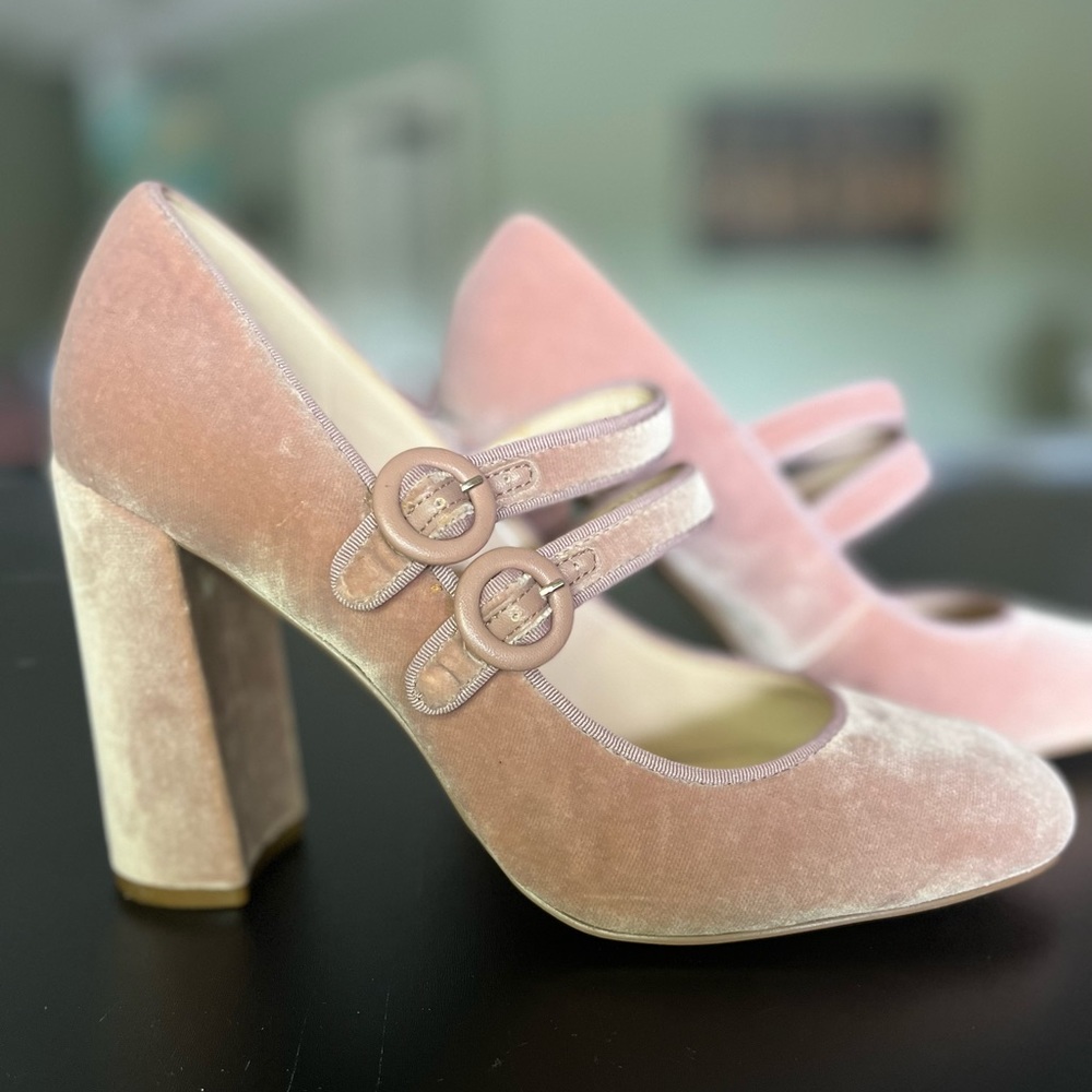 NWOT. Nine West pink velvet Mary Jane’s. Size 8.5.